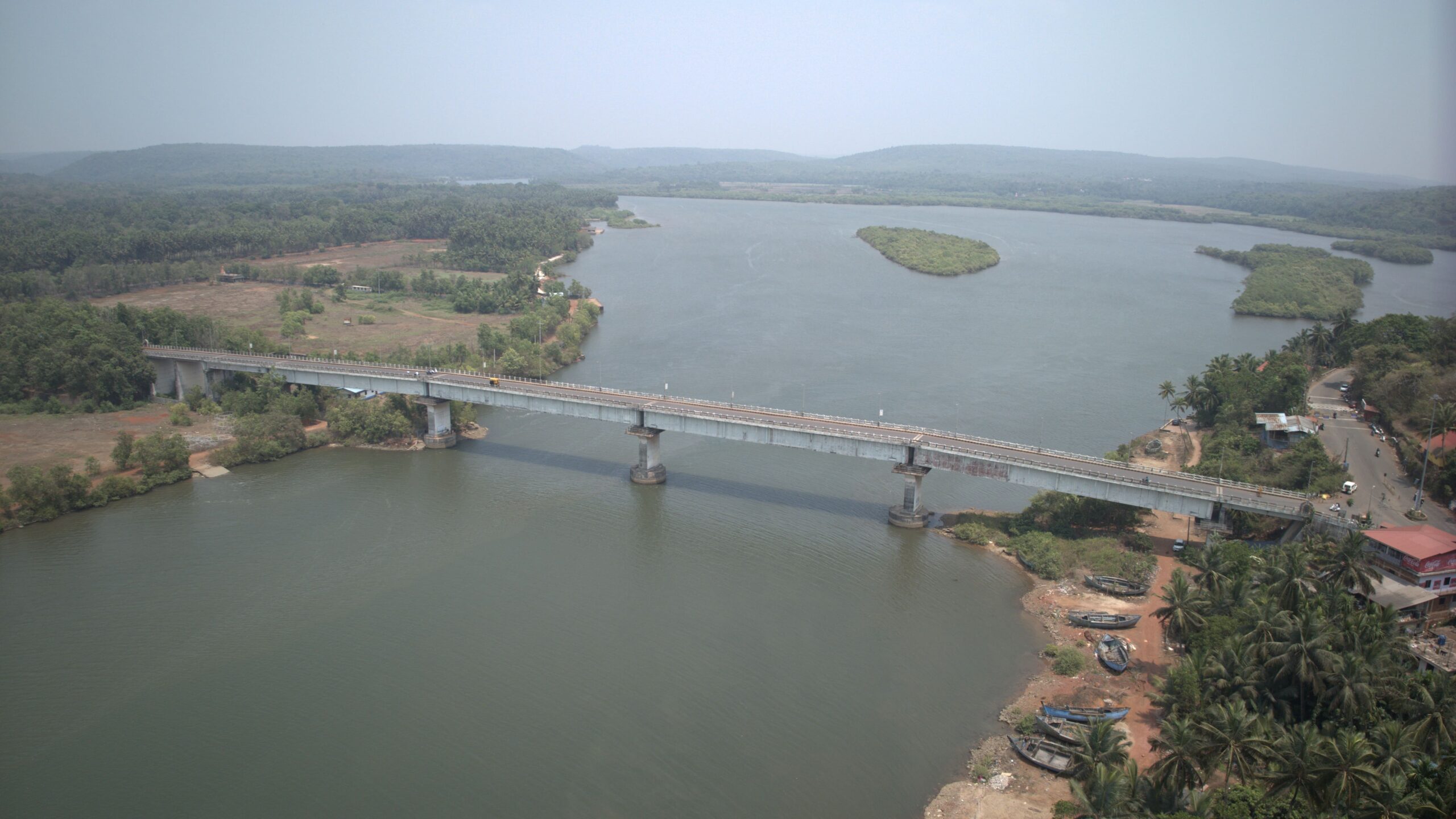 पर्यटनमंत्र्यांच्या हस्ते किरणपाणी-आरोंदा पुलाचे उद्घाटन